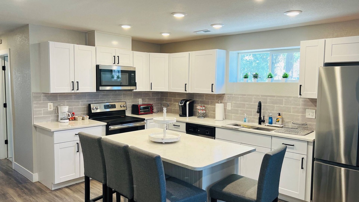 Dupont House | Modern & Comfy Home in Commerce City!