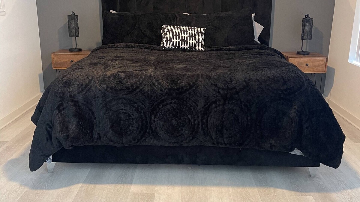 Windwood Apartment | Modern condo in the city. ten minutes away from Lenox mall and perimeter mall