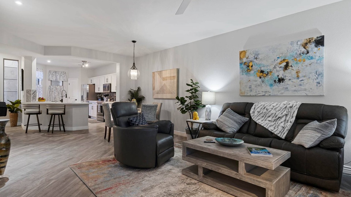 Kierland Condo | Modern Condo In The Heart Of Scottsdale | Pool