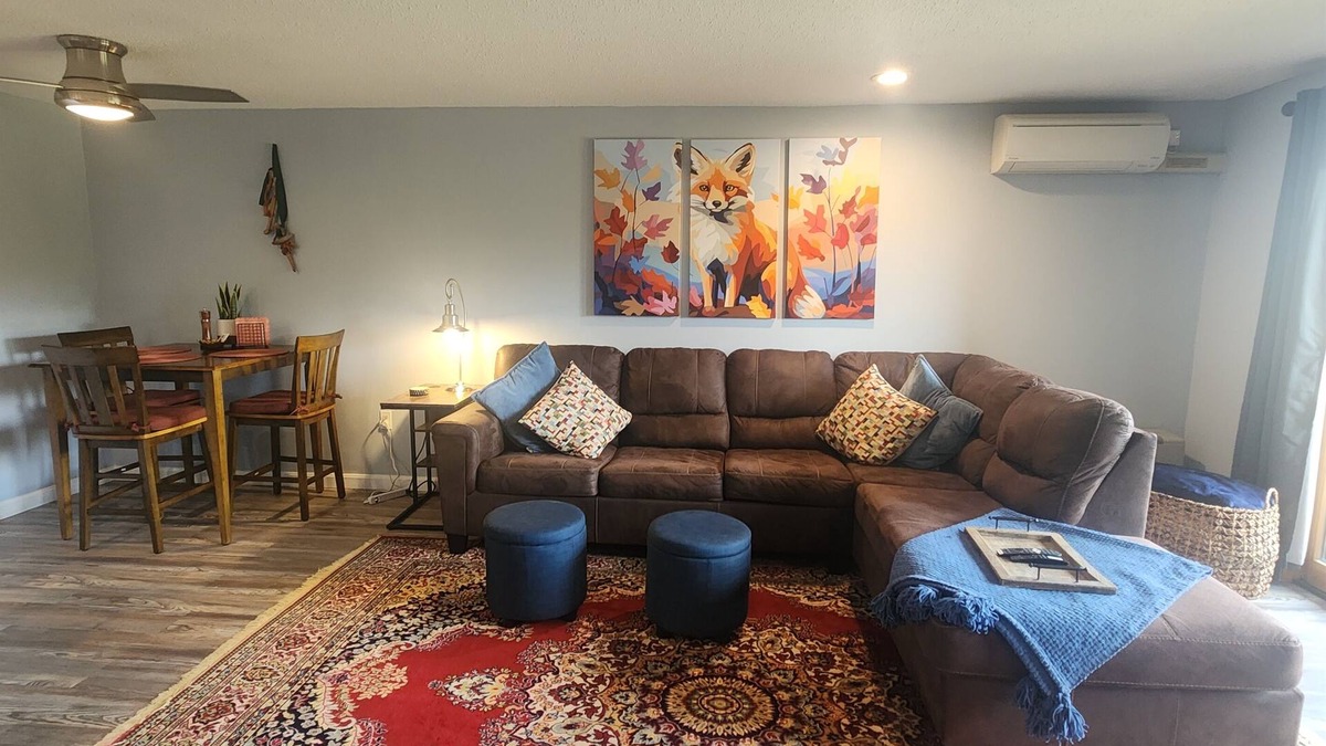Bartlett Condo | Modern condo | Mins to many local attractions| Nordic Village Amenities