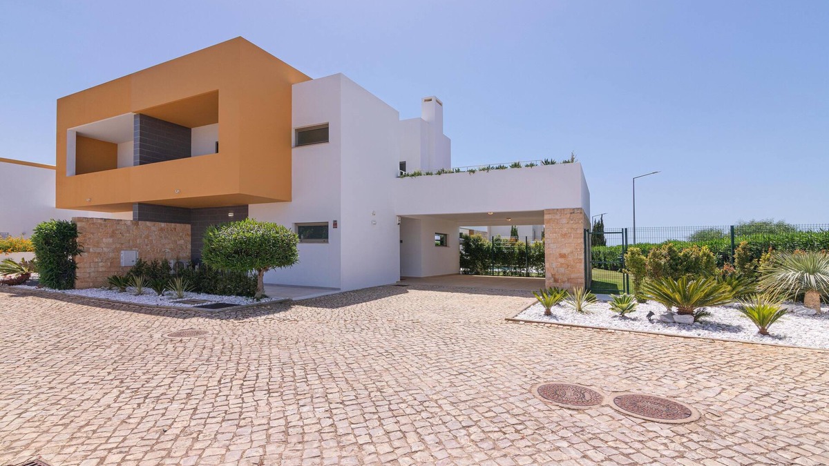 Castelo Villa | Modern Contemporary Designed Luxury Villa in High Class Quiet Residential Area