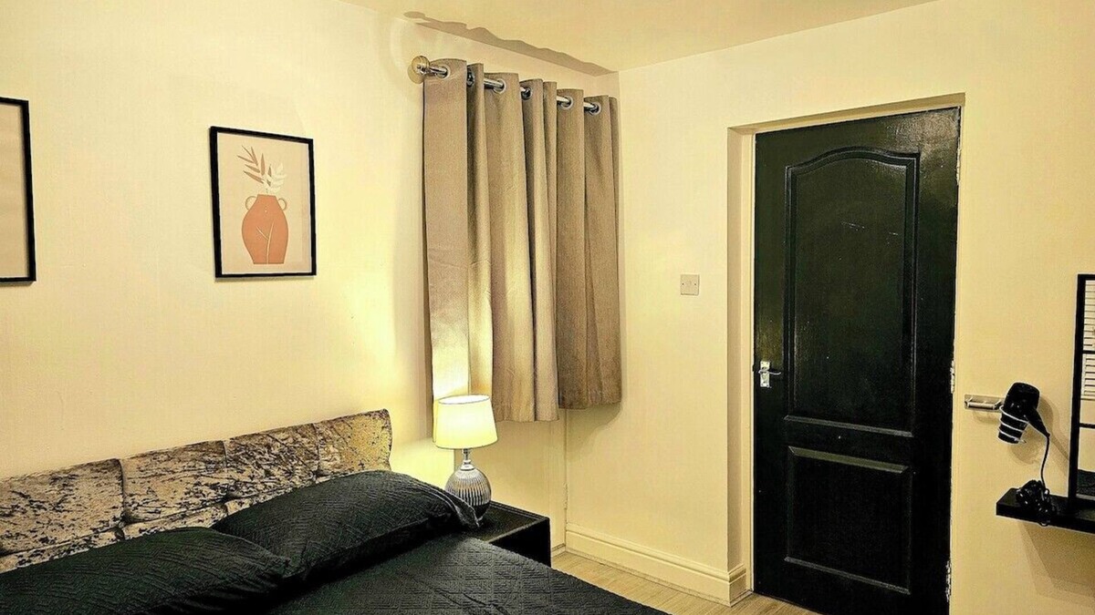 Bridgend Apartment | Modern & Cosy 1 bedroom flat