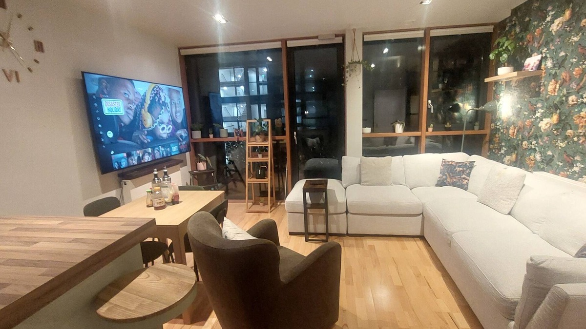 Sandyford Apartment | Modern Cosy 1Bd, Perfect for Business or Travel