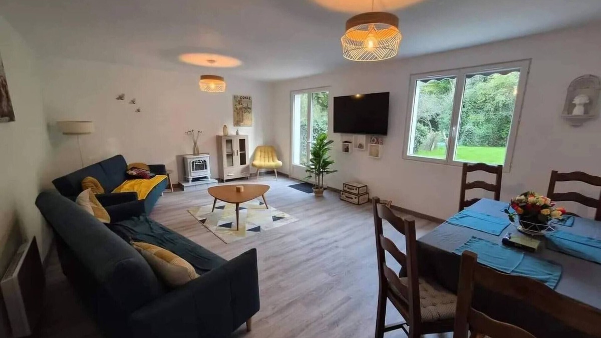 Chassenon House | Modern Countryside Bungalow, Ensuite Rooms, Garden
