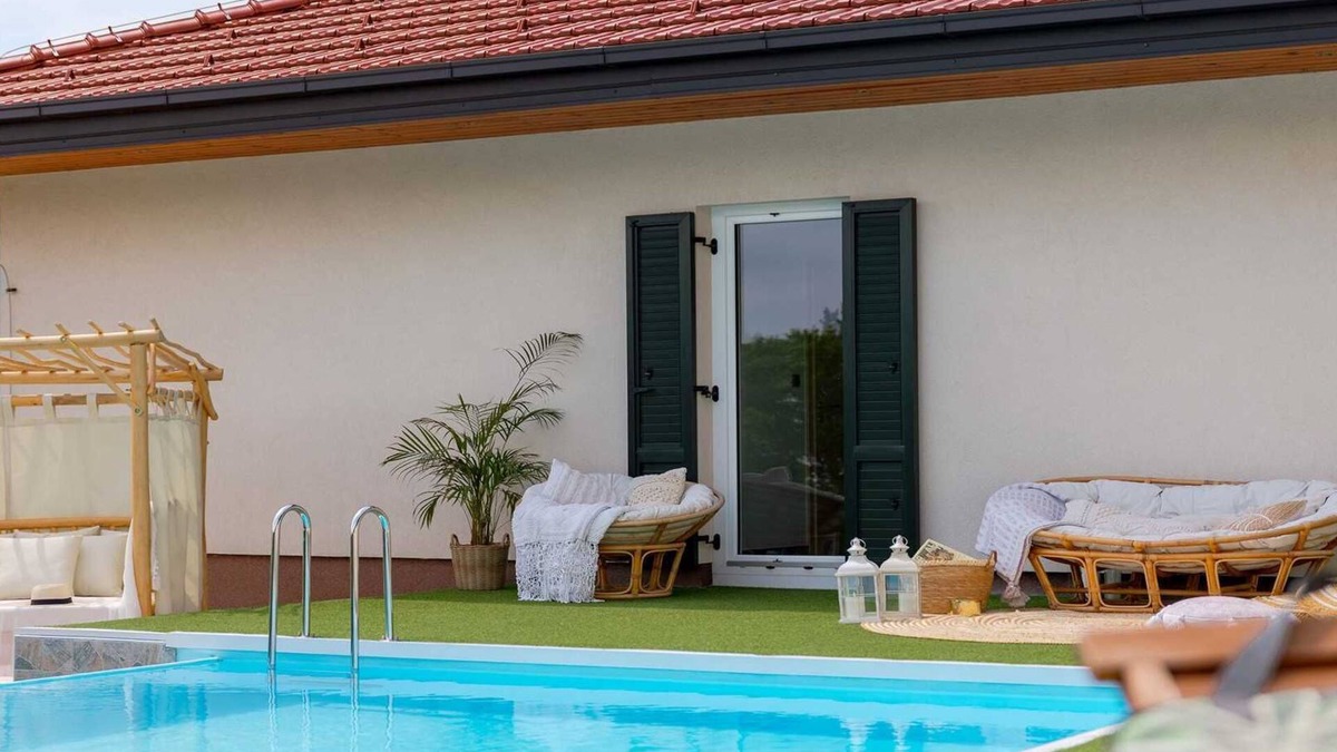 Breznik Plesivicki Villa | Modern countryside villa with a pool and spa