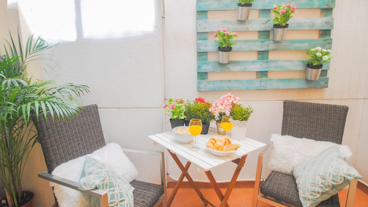 Campos Eliseos Apartment | Modern Cozy Apartment Near Beach and Museum, Sleeps 6, Airport Bus, Málaga