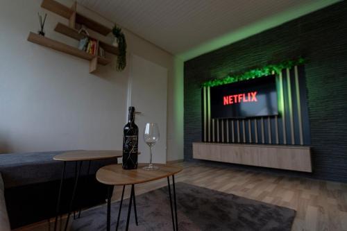 Weiden in der Oberpfalz Apartment | Modern Cozy Apartment With Stars