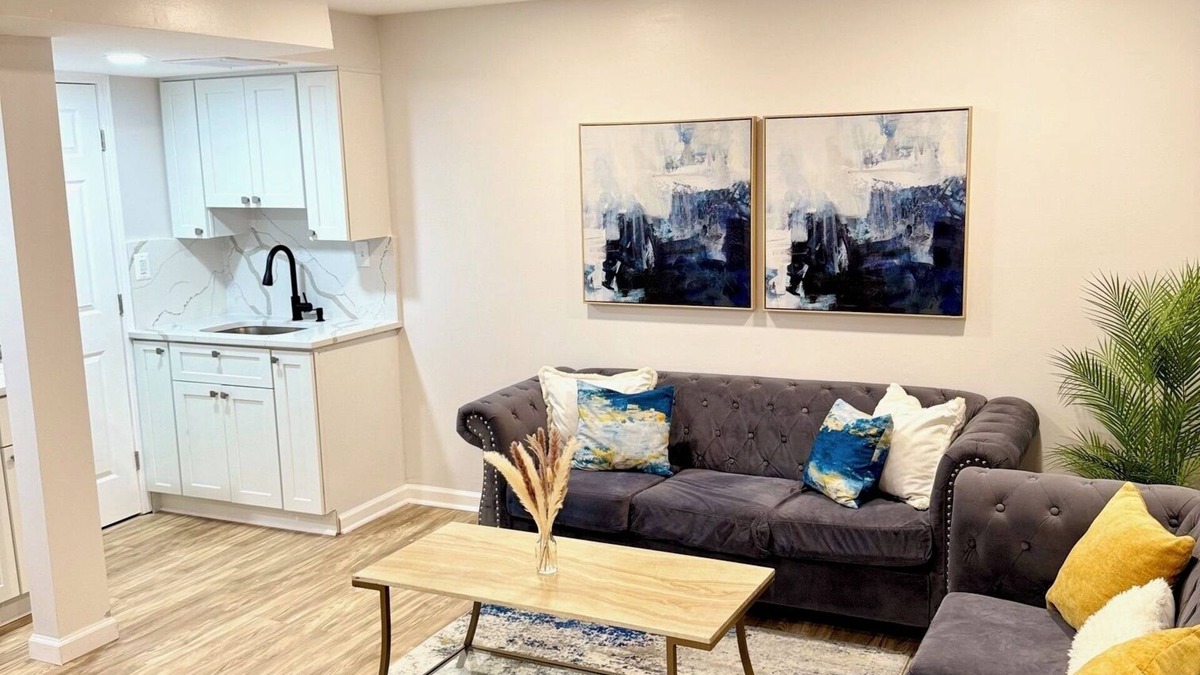 Lorton House | Modern Cozy Basement Apartment with WiFi and A/C.