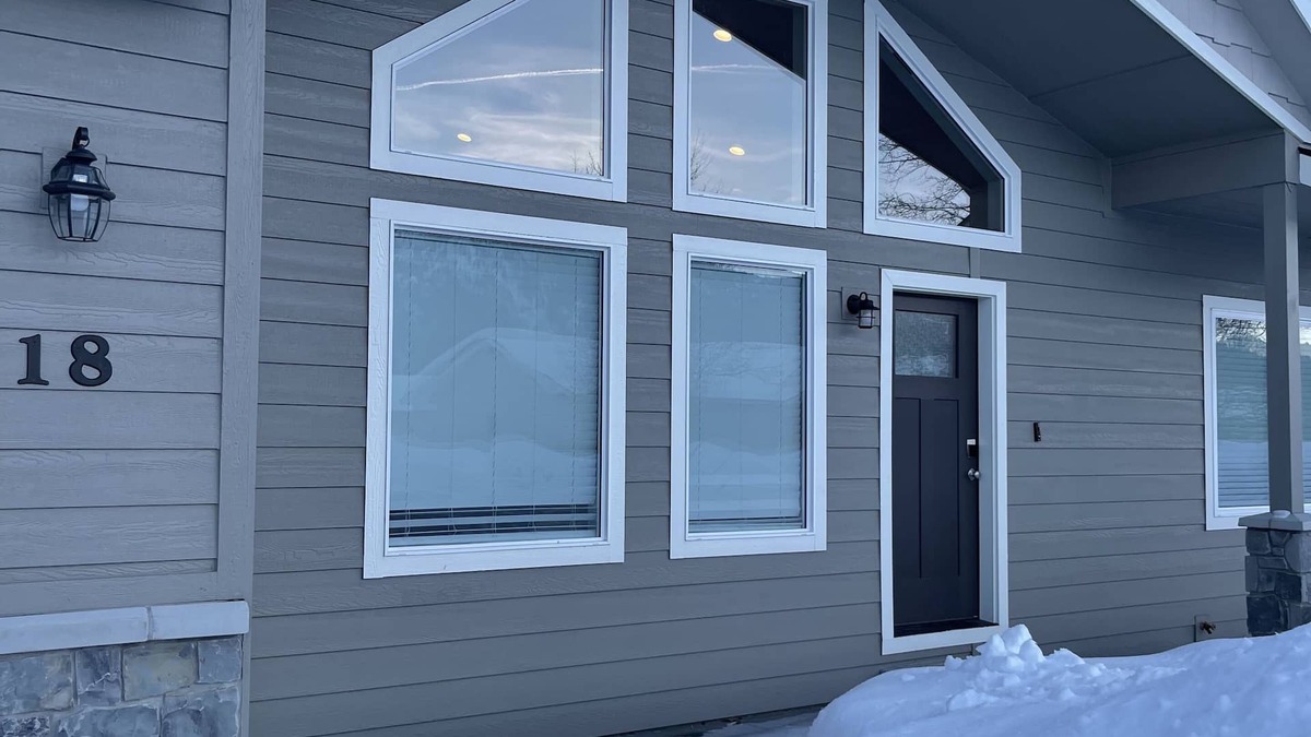 Donnelly House | Modern, Cozy Cabin near Tamarack & Cascade Lake With Private Hot Tub