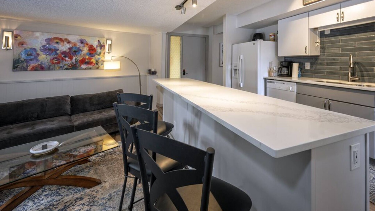 Boulder Ridge Condo | Modern cozy condo located close to ski area and Nordic Center in Breckenridge!