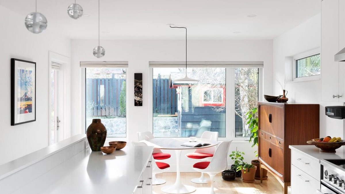 Fernwood House | Modern, cozy home in quiet, walkable, central location