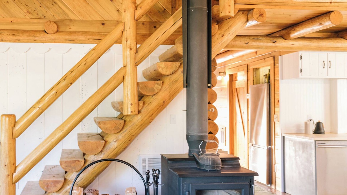 La Pine Cabin | Modern-Cozy LOG CABIN near La Pine state park