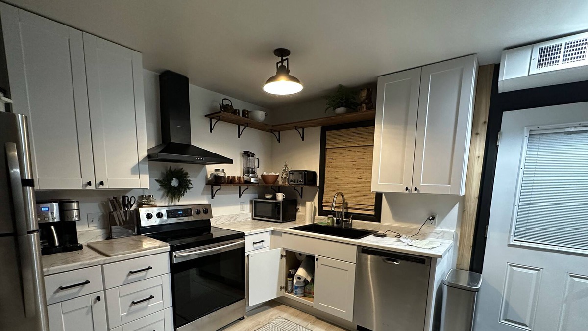 Hill City House | Modern & Cozy Quadna Mtn. Townhouse + Beach Access to Hill Lake!