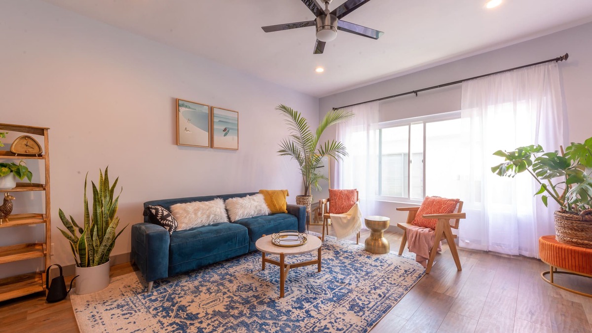 Wilshire Montana Apartment | Modern & Cozy Spacious 1BR/1BA – 0.6 mi from the Beach