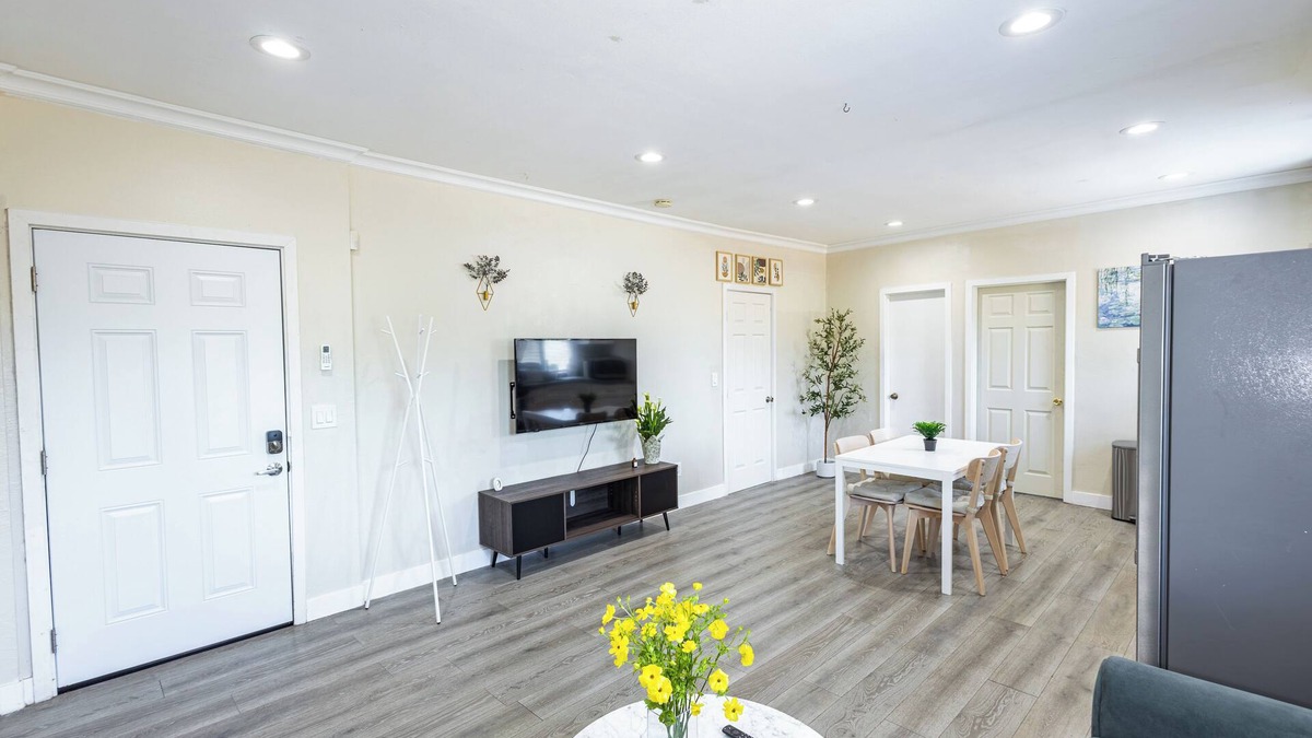 Logan Heights House | Modern Cozy Stylish Home AC W/D Parking - 3 minutes to Balboa Park