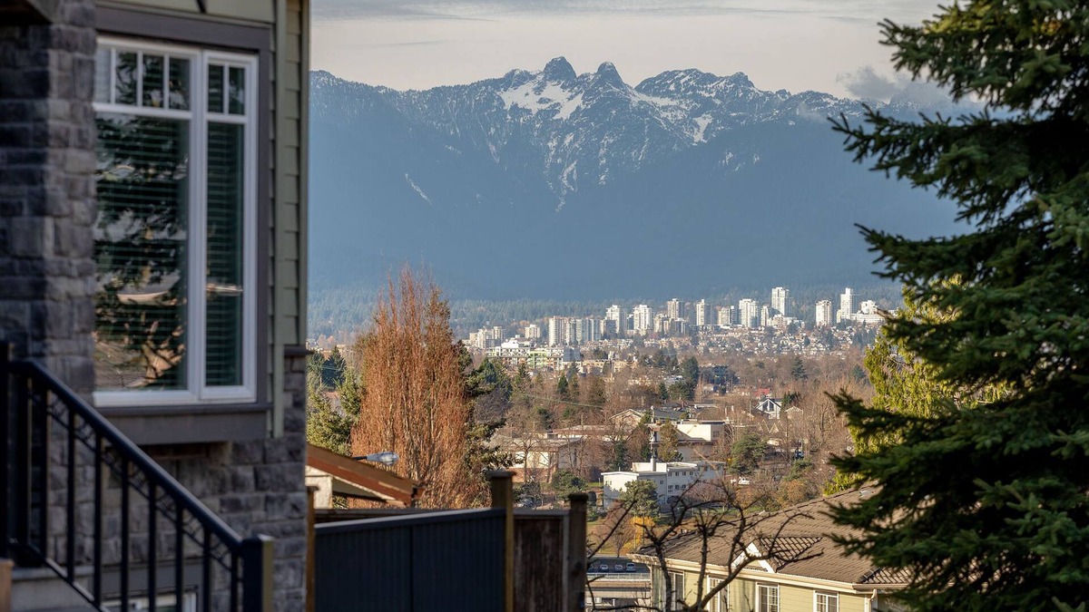 Renfrew-Collingwood House | Modern Cozy West Coast Contemporary Suite