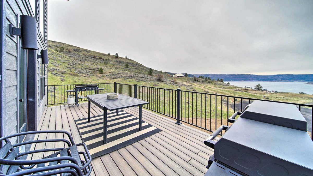 Davenport House | Modern Davenport Home w/Water View & Grill!