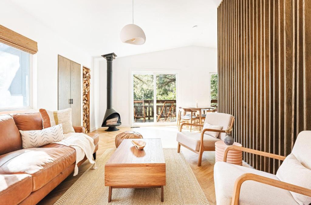 Twin Peaks House | Modern Designer Cabin, Newly Renovated, EV Charger, Arcade, Kids Bunkbed, Minutes to Lake Arrowhead and Lake Gregory