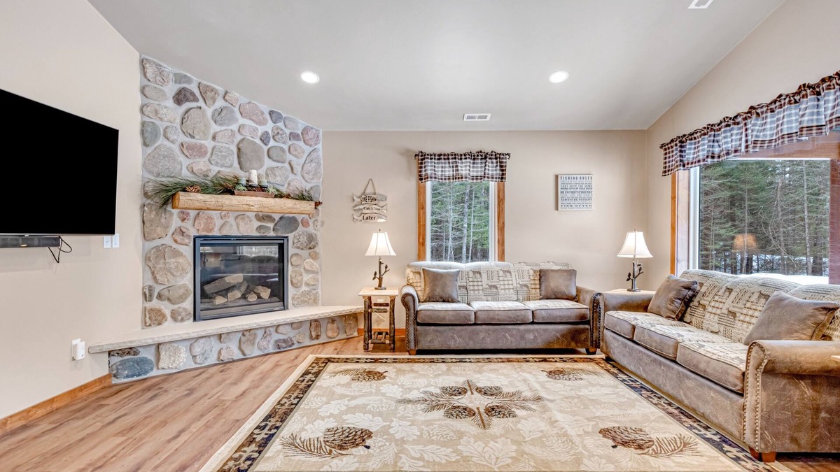 Conover Cabin | Modern dog-friendly cabin with hot tub, gas fireplace, patio, grill, & washer/dryer