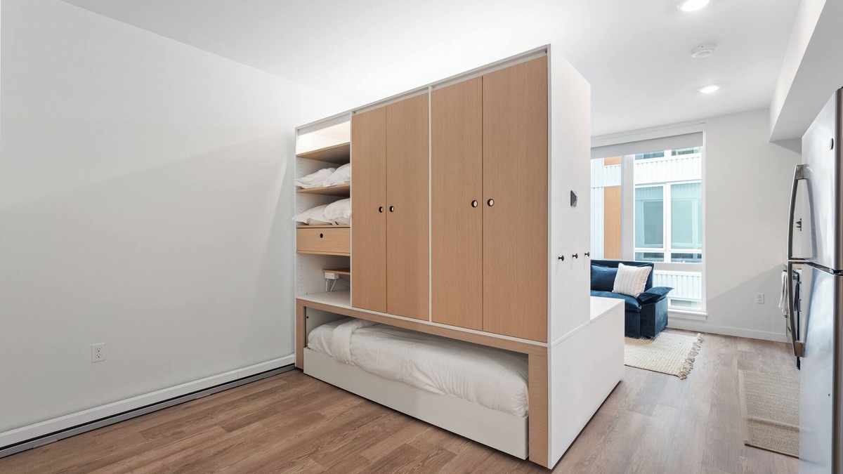 Riverside Apartment | Modern Downtown Getaway - Steps from Attractions!