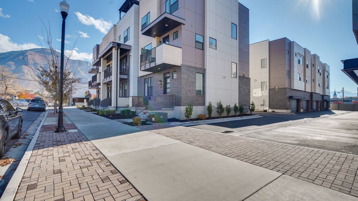Central Business District House | Modern Downtown Provo Townhome w/Balcony!