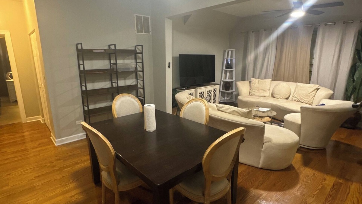 Woodlawn Condo | Modern Duplex-Obama & University Chicago Area 3BR, 2.5Bath. Enjoy entire unit.