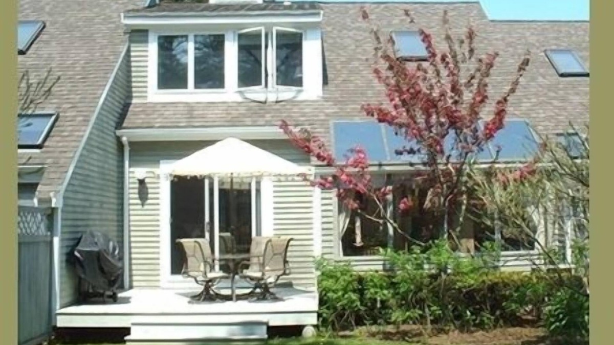 Edgartown House | Modern Edgartown Condo Close to Town & Beach and Private Pool