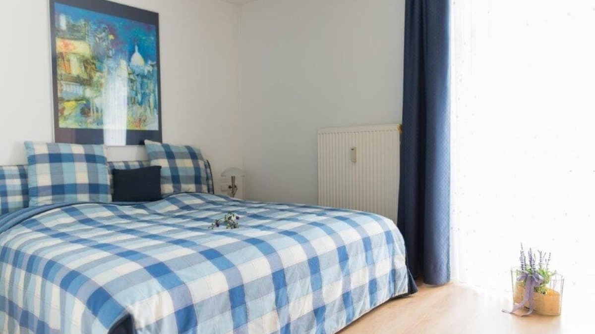 Neualbenreuth Apartment | Modern Eingerichtete Ferienwohnung mit Balkon und Küchenzeile