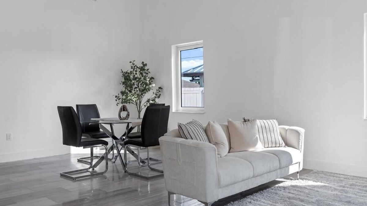 Port Saint Lucie House | Modern Eleganc and Charming 3-bedroom house in perfect Port St. Lucie