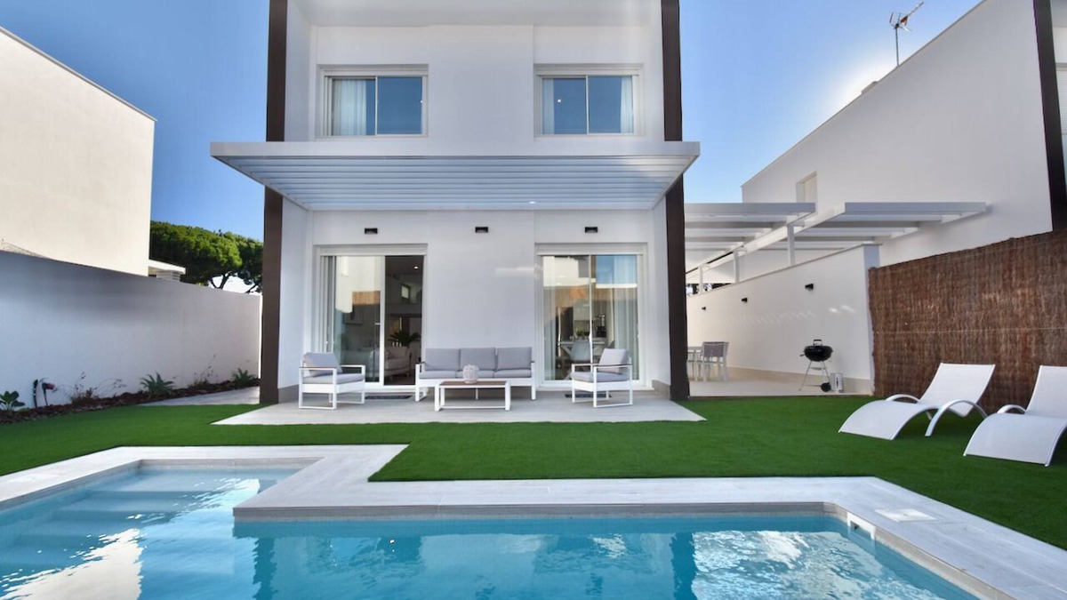 Chiclana de la Frontera Villa | Modern luxury Villa Blanco Chiclana with private pool in La Barrosa