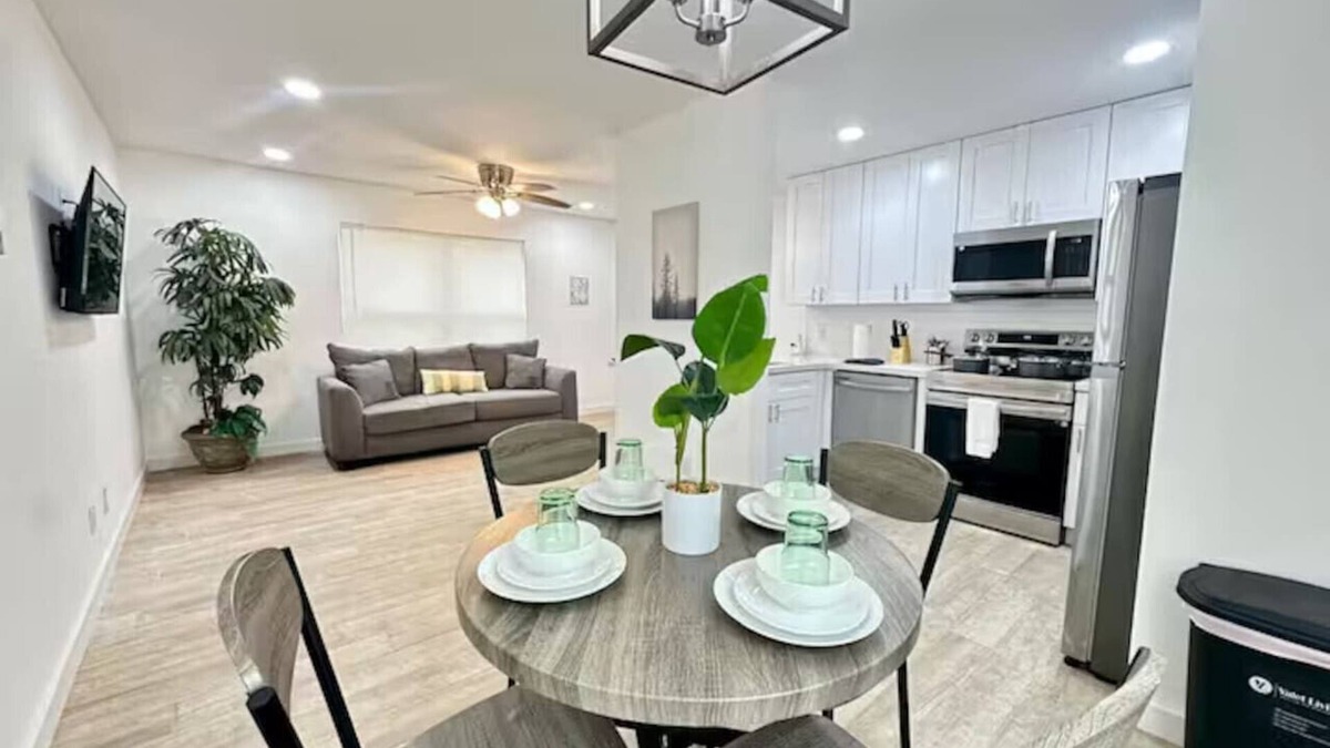 Neartown Apartment | Modern Escape, Downtown Houston’s Best Attractions
