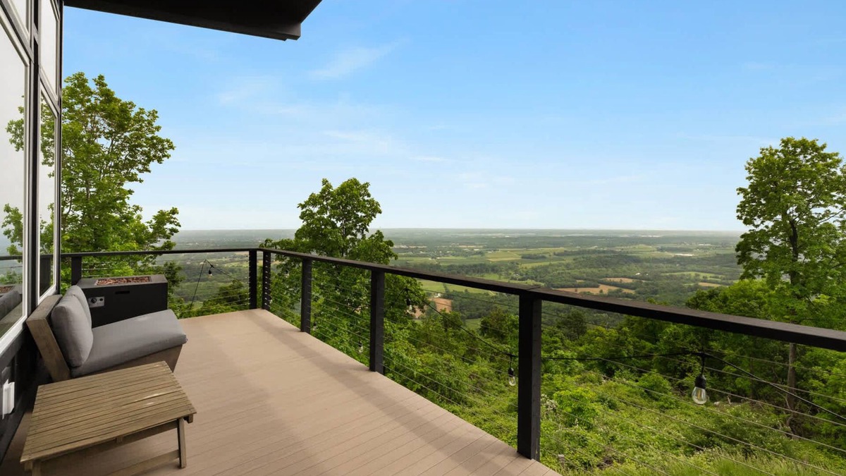 Ridgeway Ski Chalet | Modern Escape w Mountain Views, Fire Pit & Swing