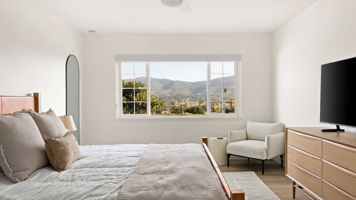 San Marcos House | Modern Escape w/Views. Walk to Lake, Resort, Golf & Dining. Pet Friendly