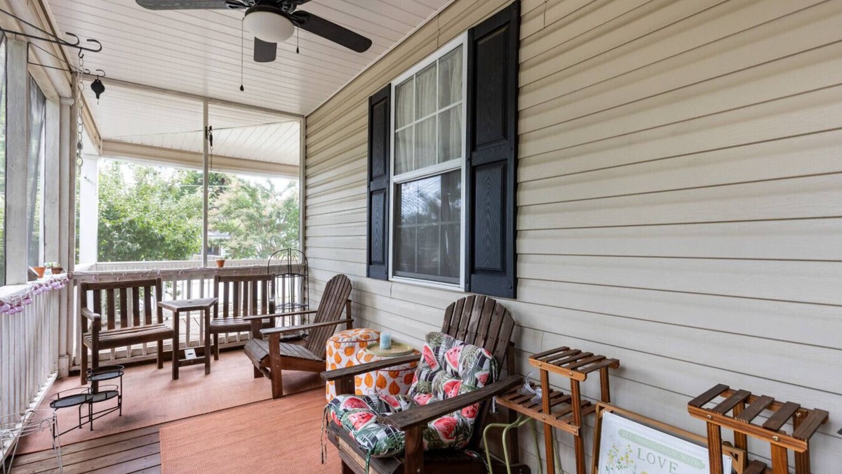 Spartanburg Apartment | Modern Estate Front Porch Outdoor Seating