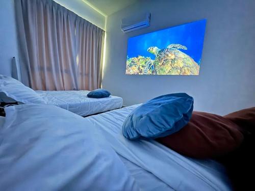 Bandar Perda Apartment | Modern Family-Fun Suites - Infinity Pool, Ps5, Pool table, Indoor-Cinema with Balcony - M1