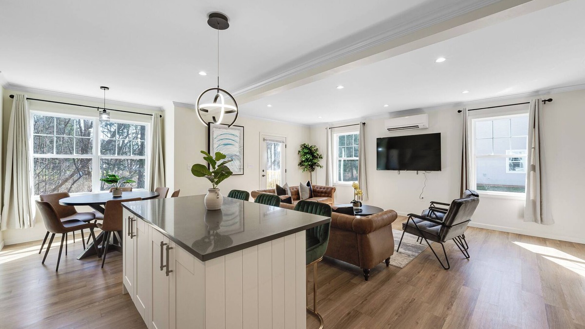 Maple Hill House | Modern Family Retreat | Near Downtown Hartford | Sleeps 10