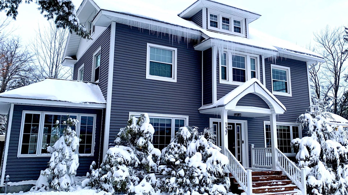 Hillcrest House | Modern Family Retreat, Steps to Mirror Lake/Main St, Hot Tub, Game Room, Deck