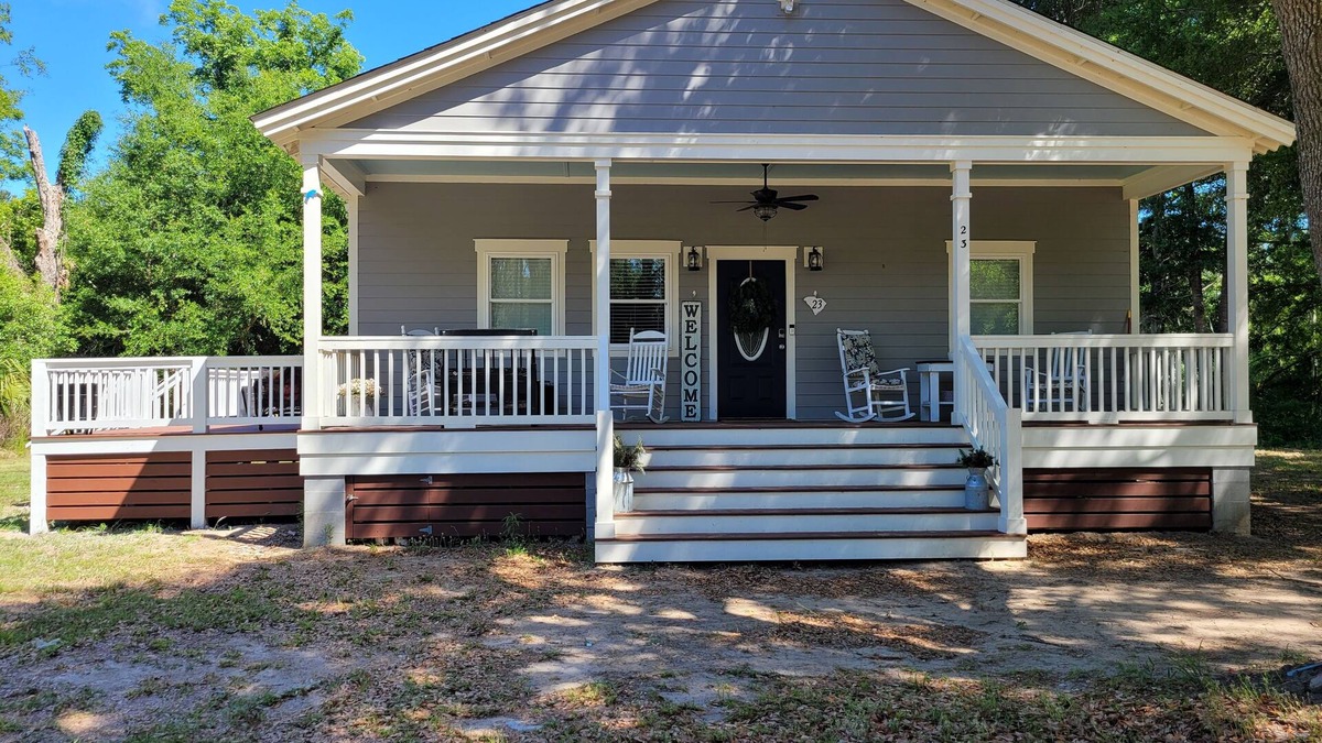 Saint Helena Island House | Modern Farmhouse Getaway near MCAS/PI & Agapae Oaks
