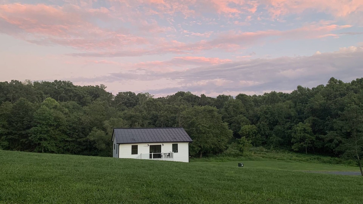 Leesburg Cottage | Modern Farmhouse Getaway