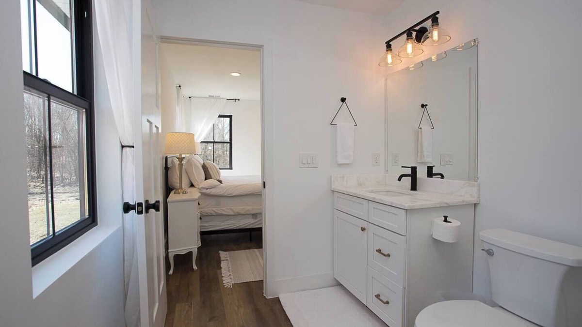 Leesburg Cottage | Modern Farmhouse Getaway