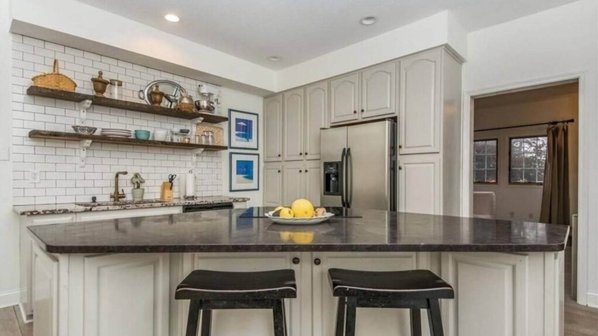 Ankeny House | Modern Farmhouse in Uptown Ankeny District and right on High Trestle Trail