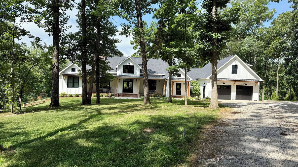 Hagarstown House | Modern Farmhouse Lake Vandalia