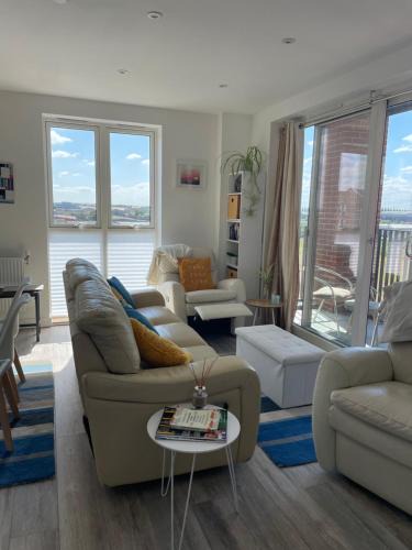 South Hornchurch Apartment | Modern Flat, All Amenities, RM138RP