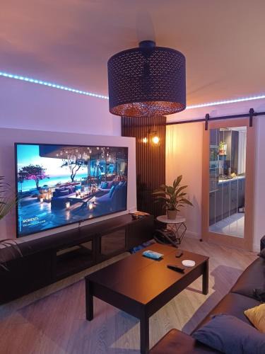 Kilwinning Apartment | Modern flat in quiet residential cul-de-sac