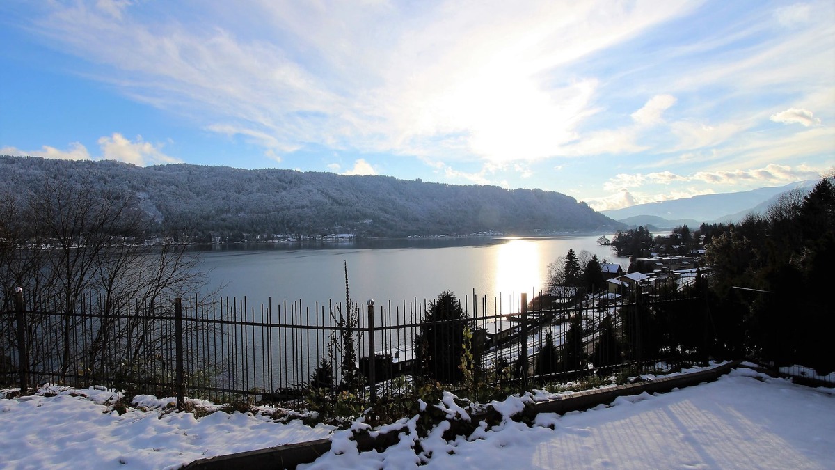 Bodensdorf Apartment | Modern flat with a view over Lake Ossiach