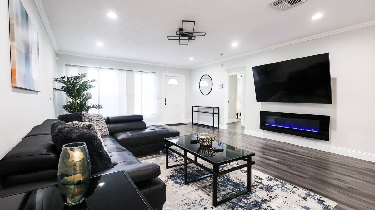 Boca Raton House | Modern Florida Family Retreat - Heated Pool - Sleeps 6