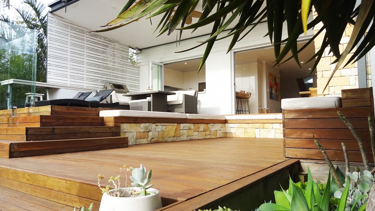 Freshwater House | Modern Freshwater Beach House - Pool, walk to beach, firepit