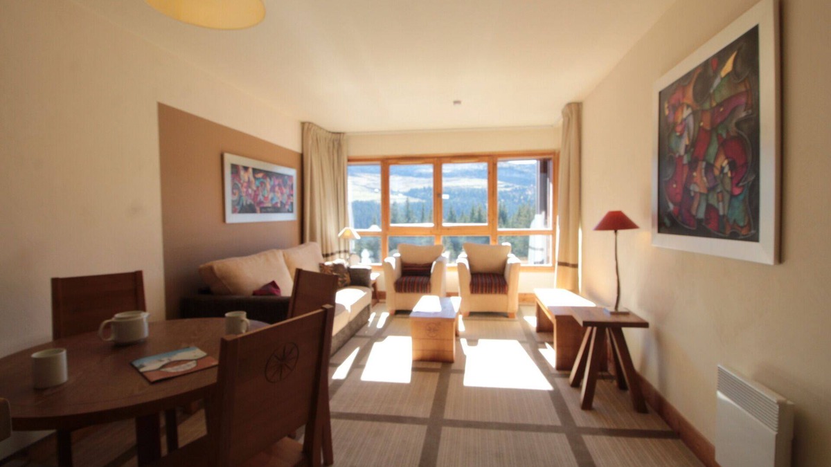 Flaine Apartment | Modern furnished apartment with beautiful views at the slopes (ski-in ski-out)