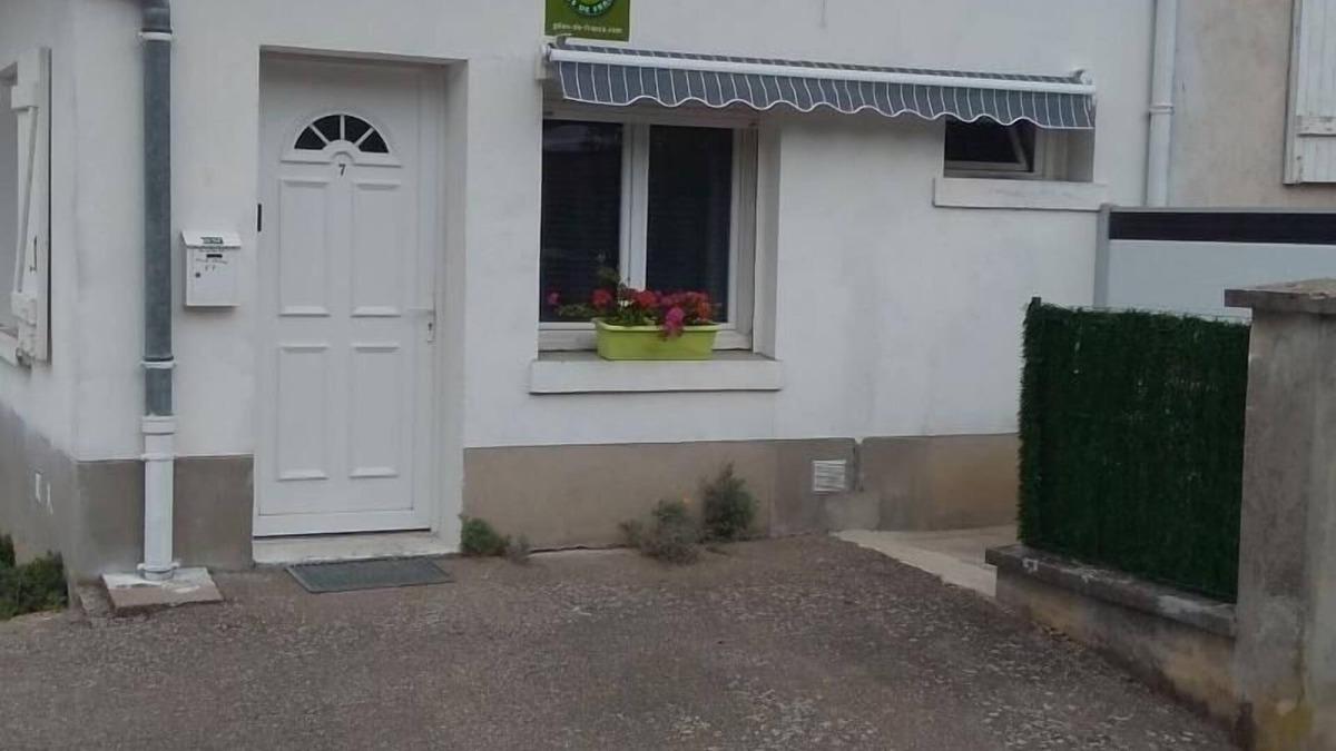 Vincey Cottage | Modern Gîte with Easy Access to Local Attractions & Amenities