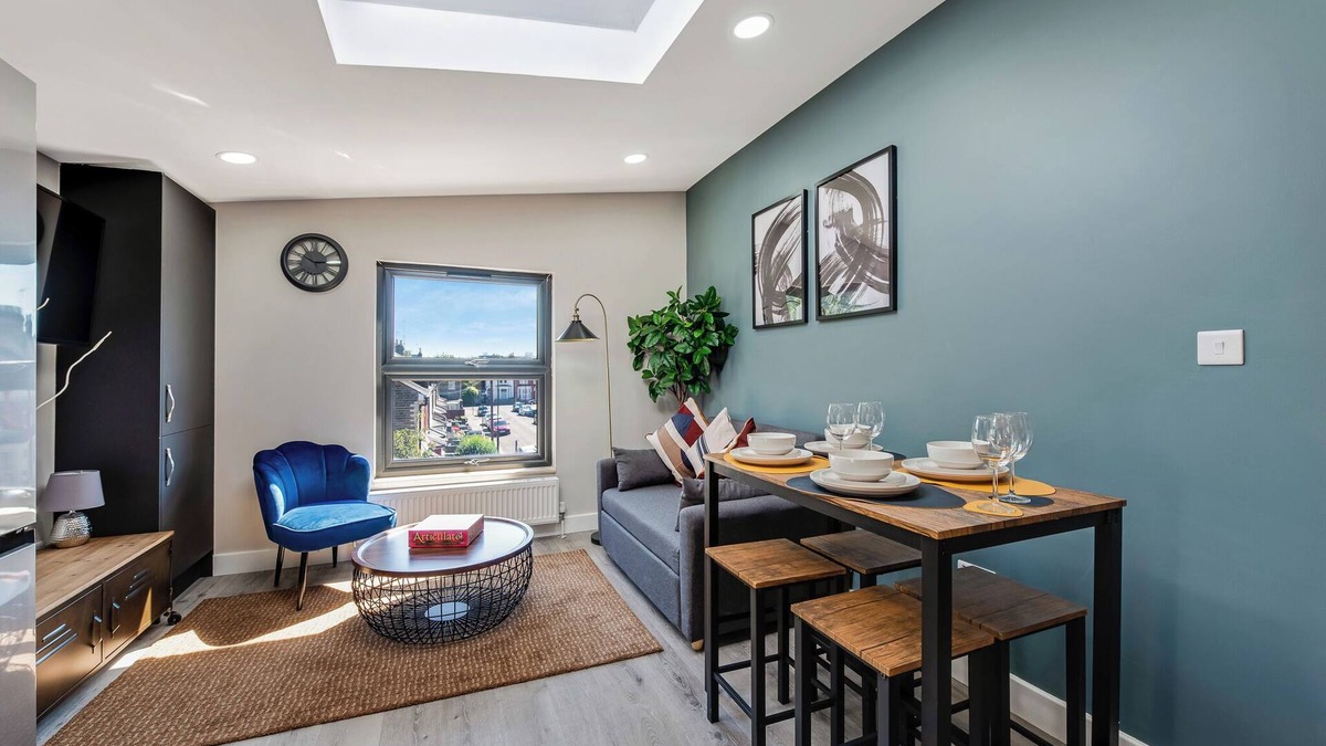 Bounds Green Apartment | Modern Glam - 2BR Apartment in London